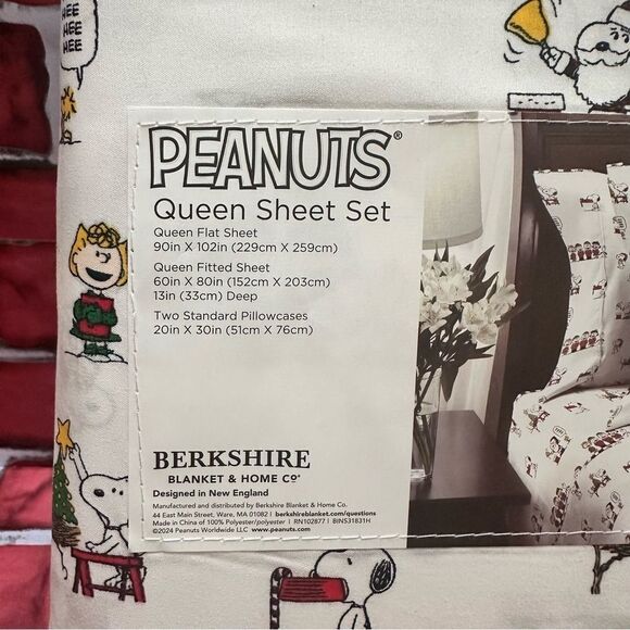 Peanuts Christmas Charlie Brown & Snoopy QUEEN Sheets - Picture 3 of 5